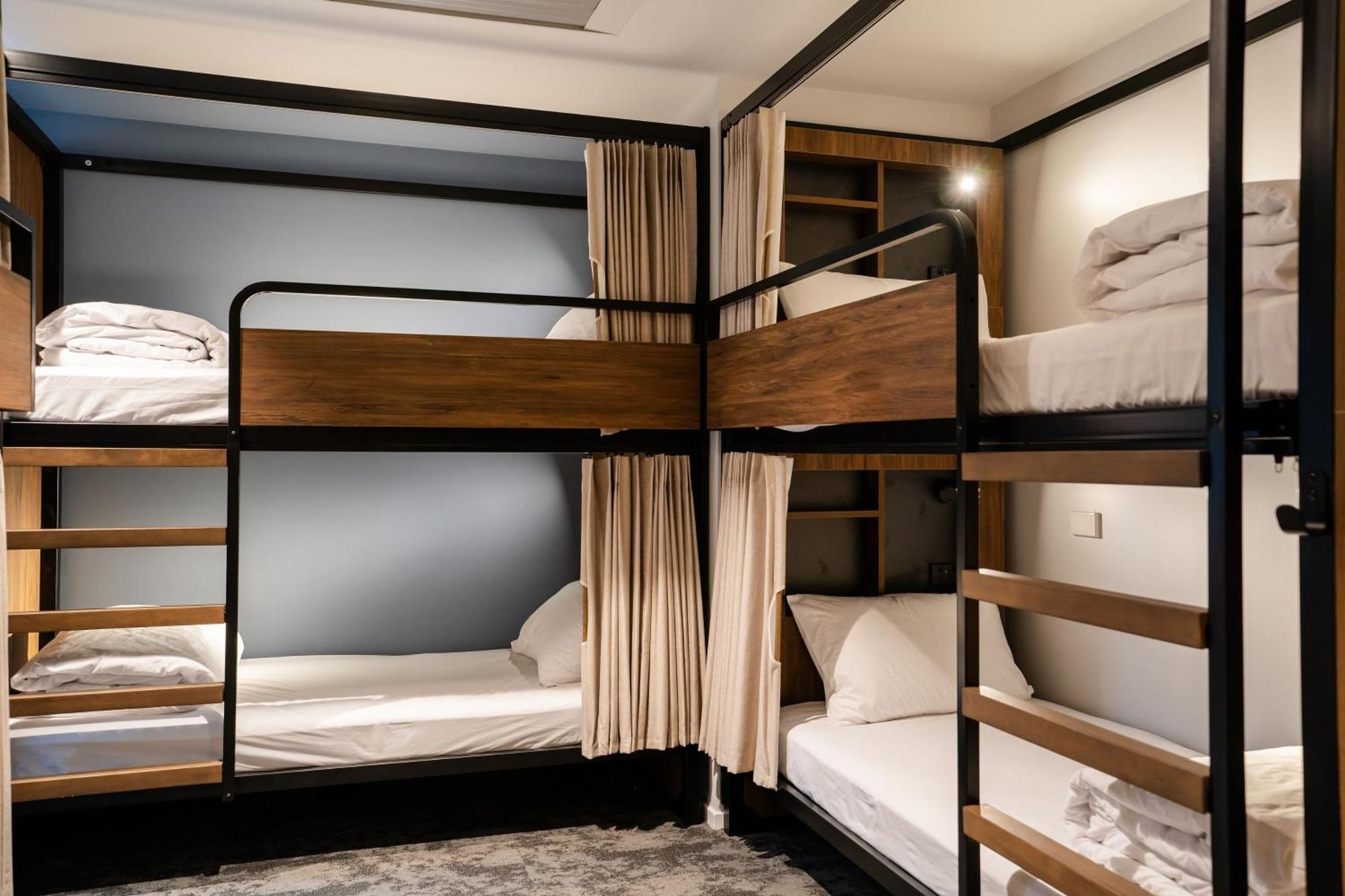 Haka House Christchurch Exterior foto A capsule hotel in Tokyo