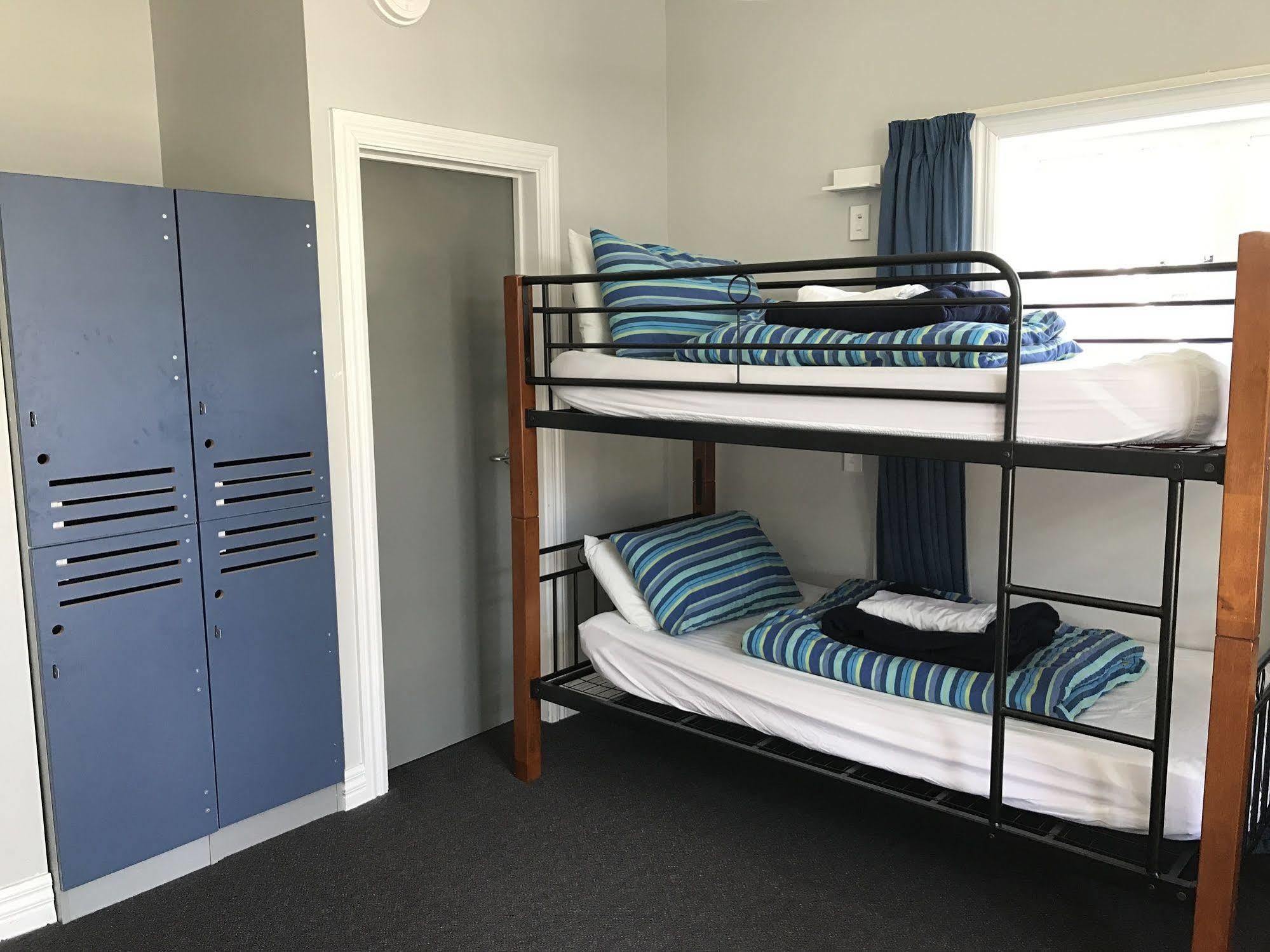 Haka House Christchurch Exterior foto A typical hostel room