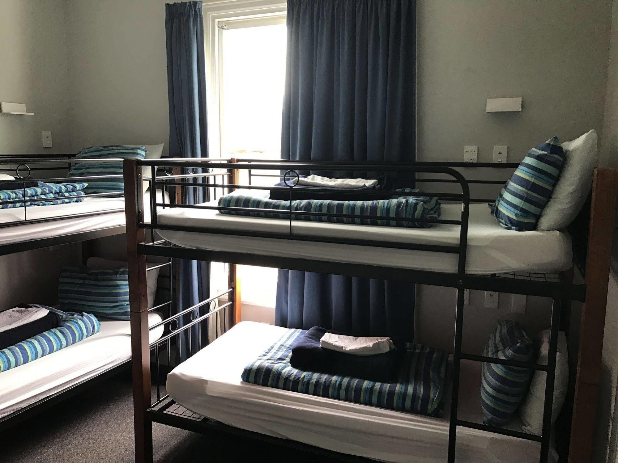 Haka House Christchurch Exterior foto A typical room at a hostel