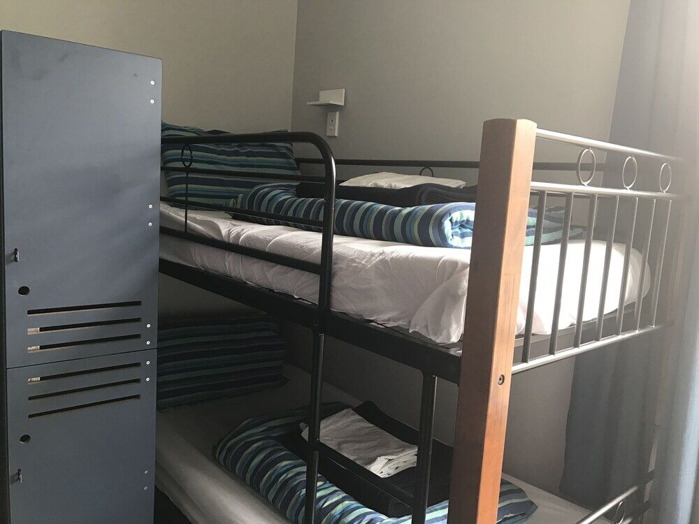 Haka House Christchurch Exterior foto A bunk bed in a hostel